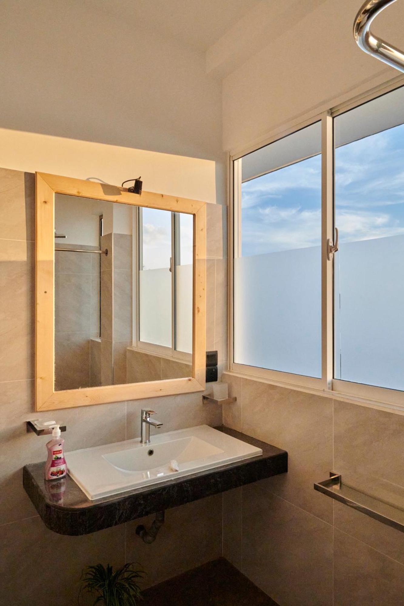 Kings Bay Beach Resort Galle Kültér fotó