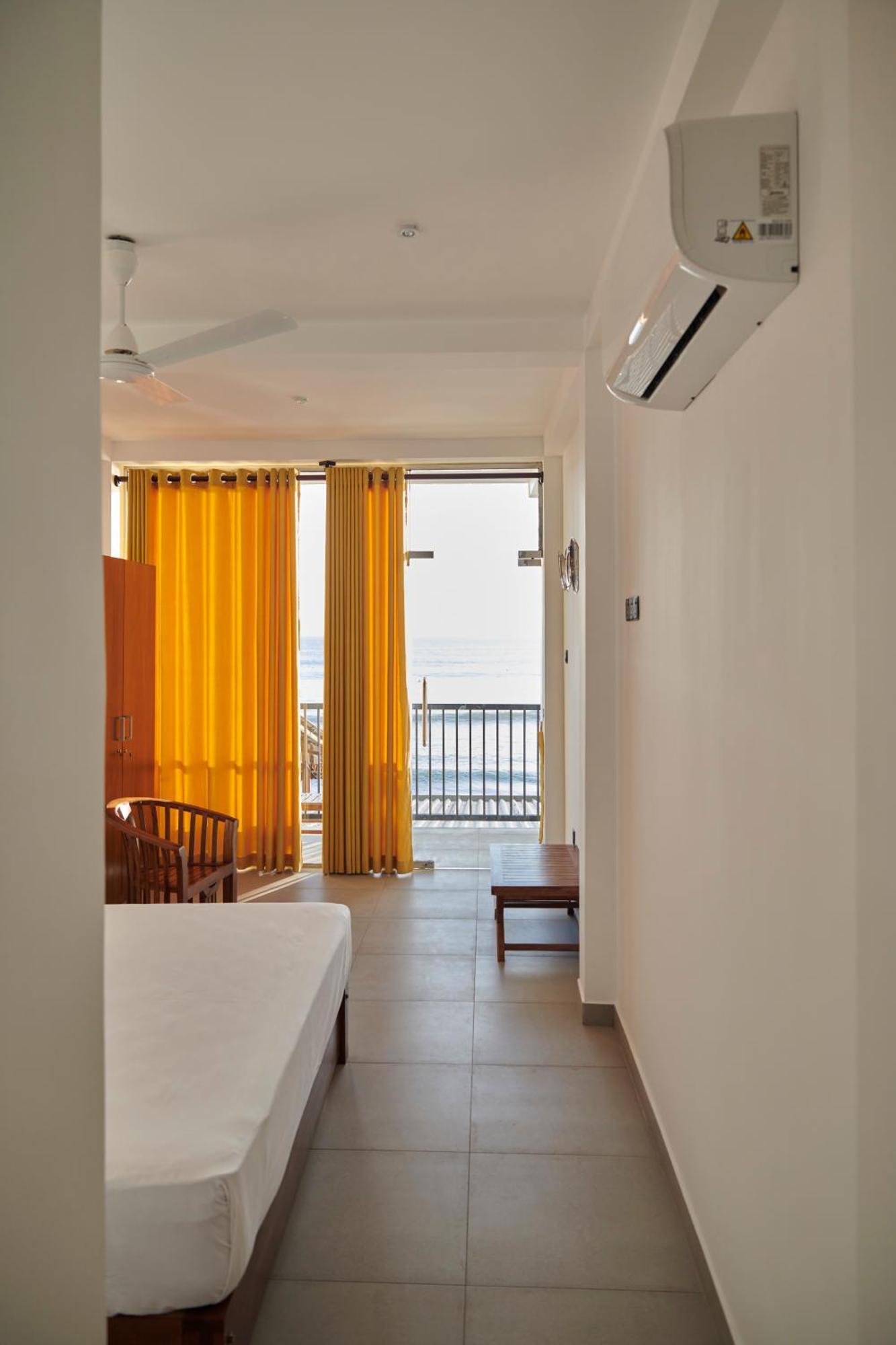 Kings Bay Beach Resort Galle Kültér fotó