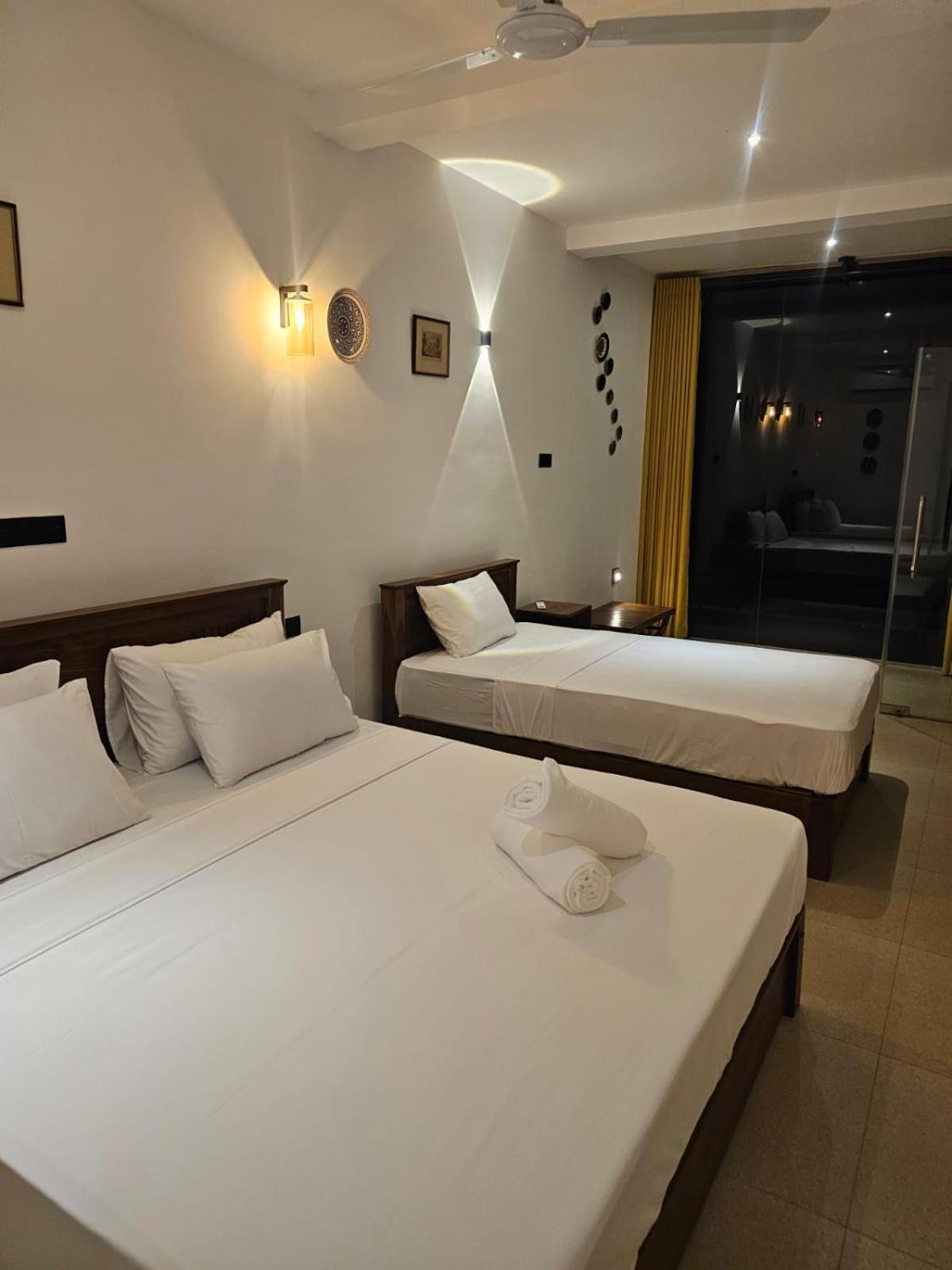 Kings Bay Beach Resort Galle Kültér fotó