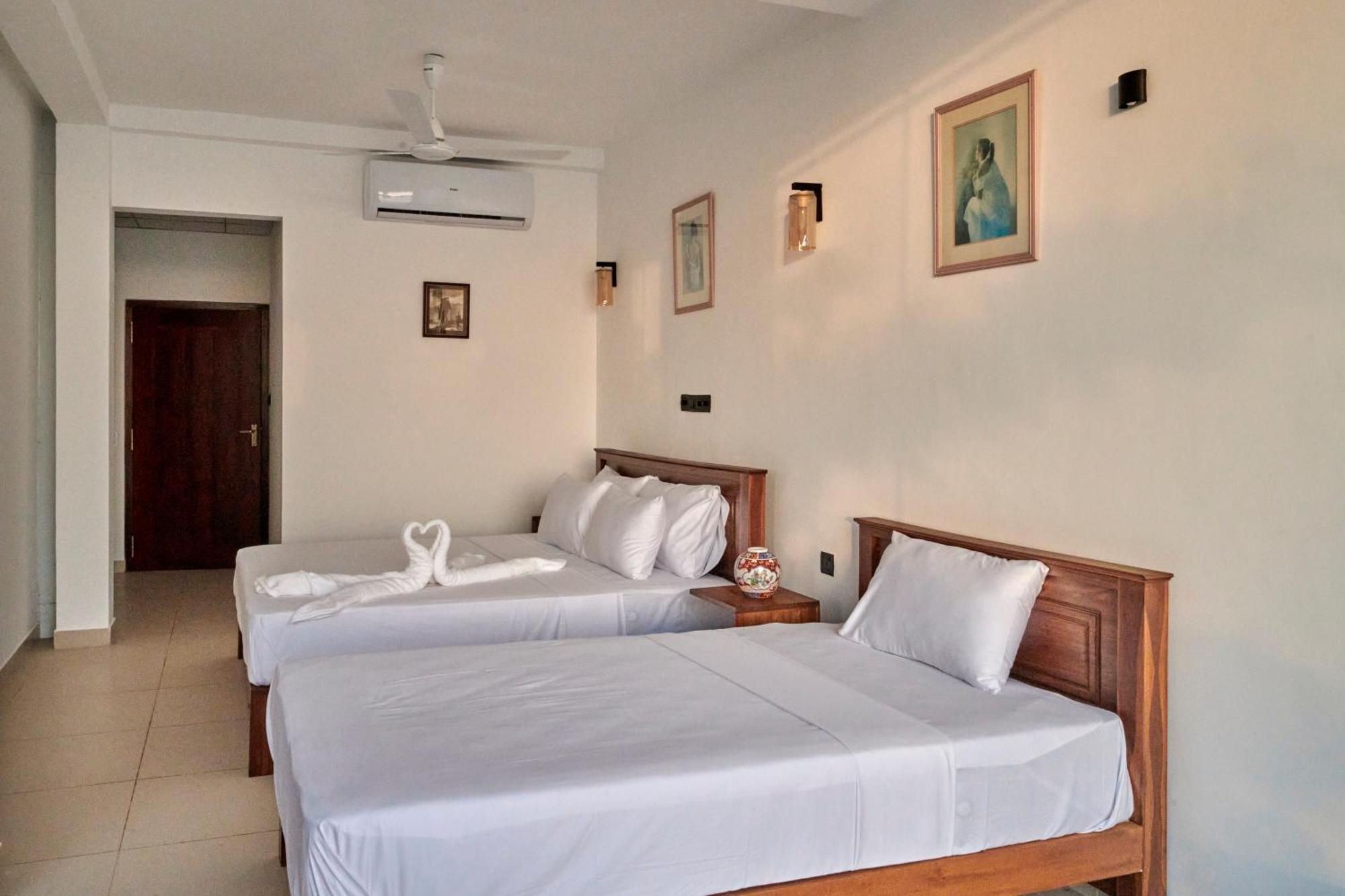 Kings Bay Beach Resort Galle Kültér fotó